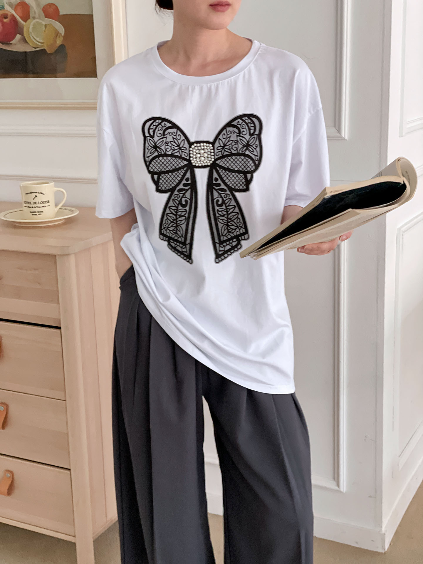 ラウンドネックオーバーサイズポイントドロップショルダーリボン柄Tシャツ | 詳細画像7