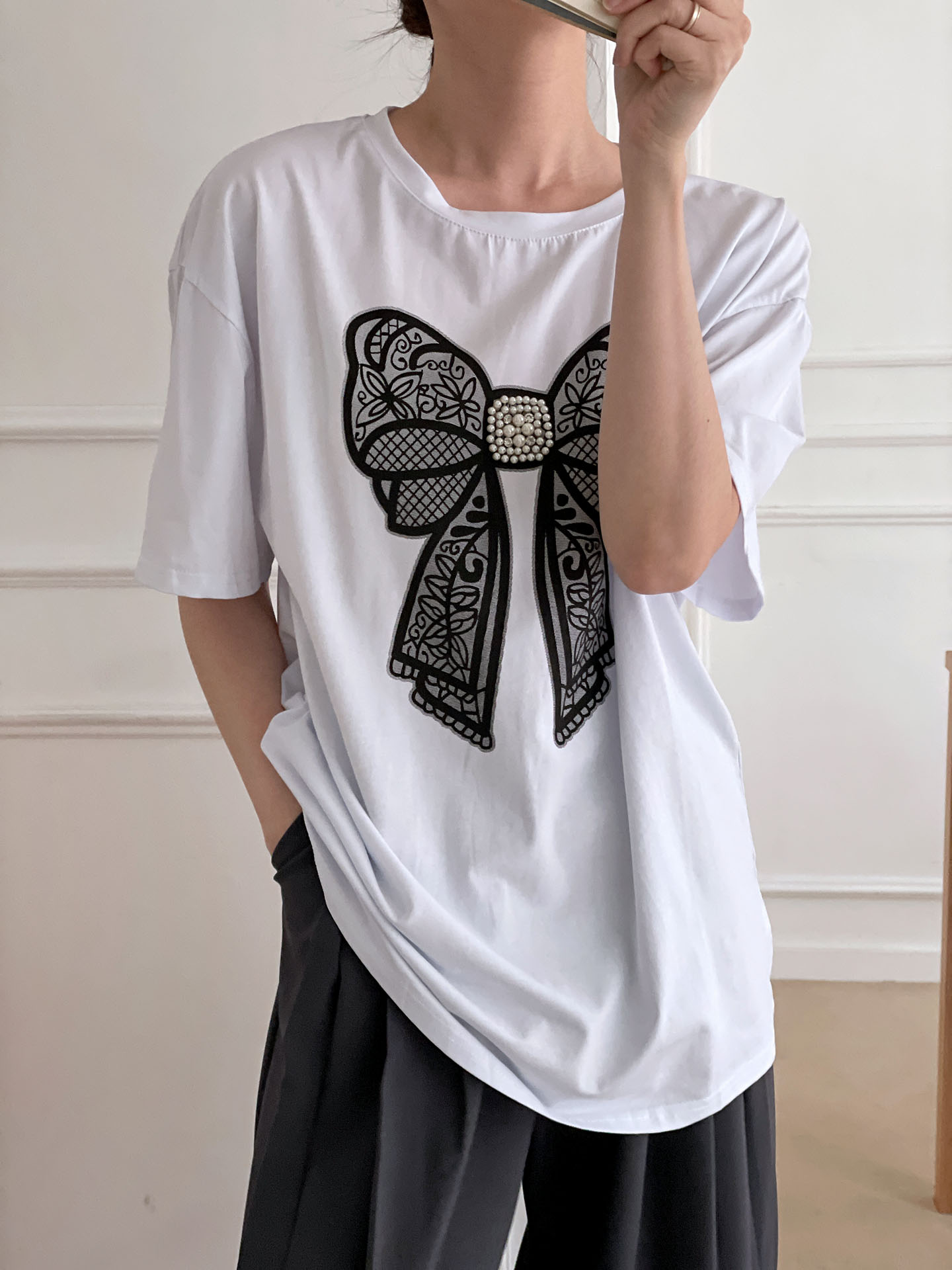 ラウンドネックオーバーサイズポイントドロップショルダーリボン柄Tシャツ | 詳細画像9