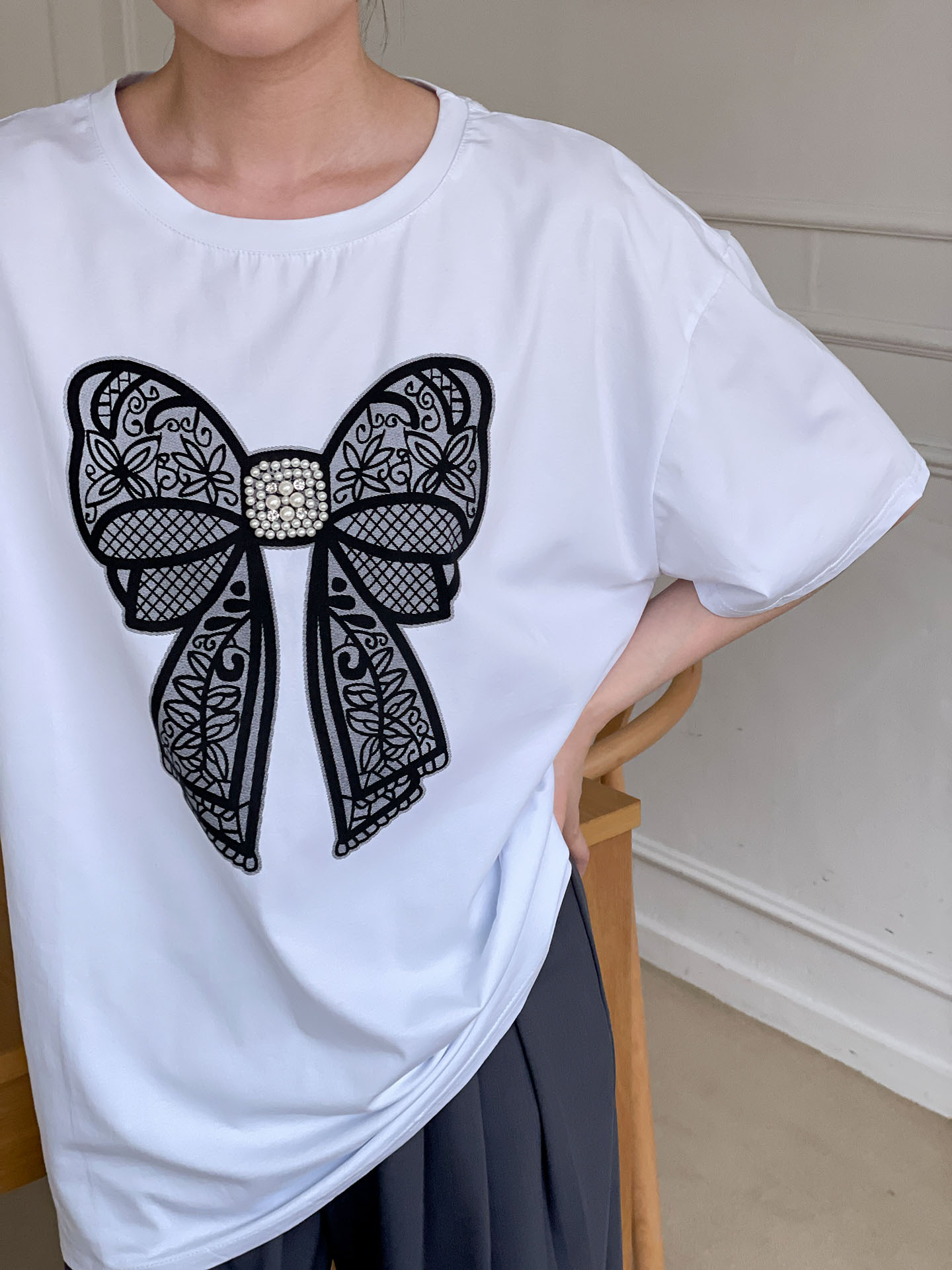 ラウンドネックオーバーサイズポイントドロップショルダーリボン柄Tシャツ | 詳細画像11