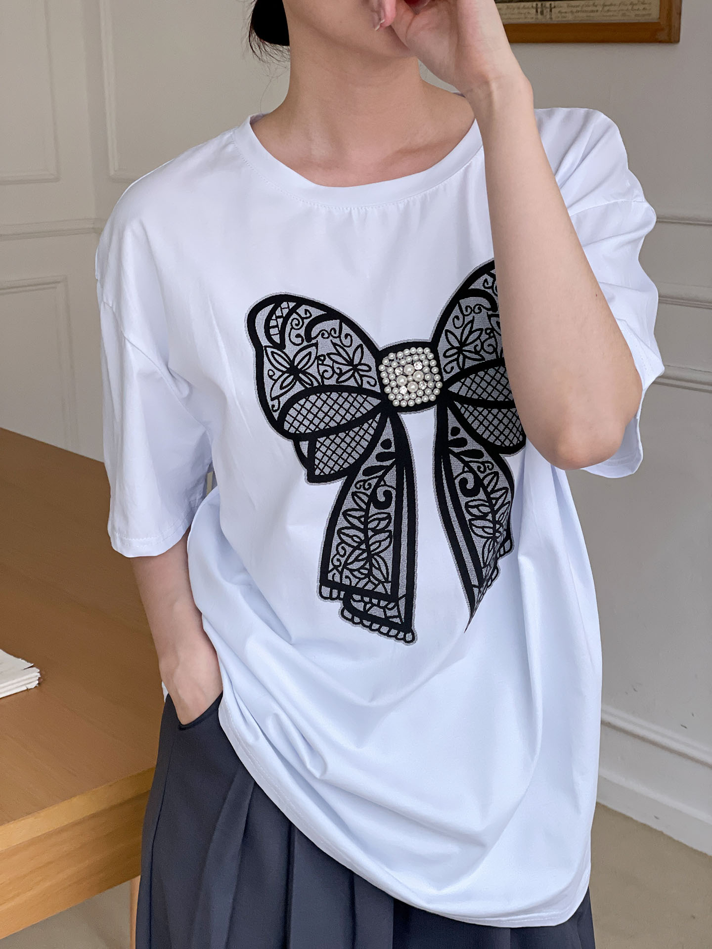 ラウンドネックオーバーサイズポイントドロップショルダーリボン柄Tシャツ | 詳細画像14