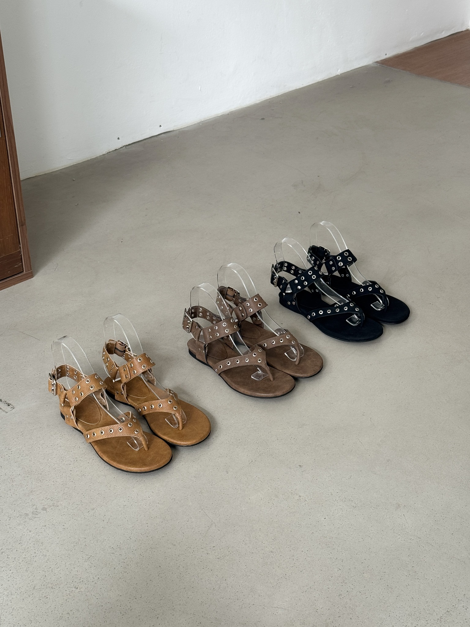 レザー調バックルアイレットサンダル | 詳細画像4