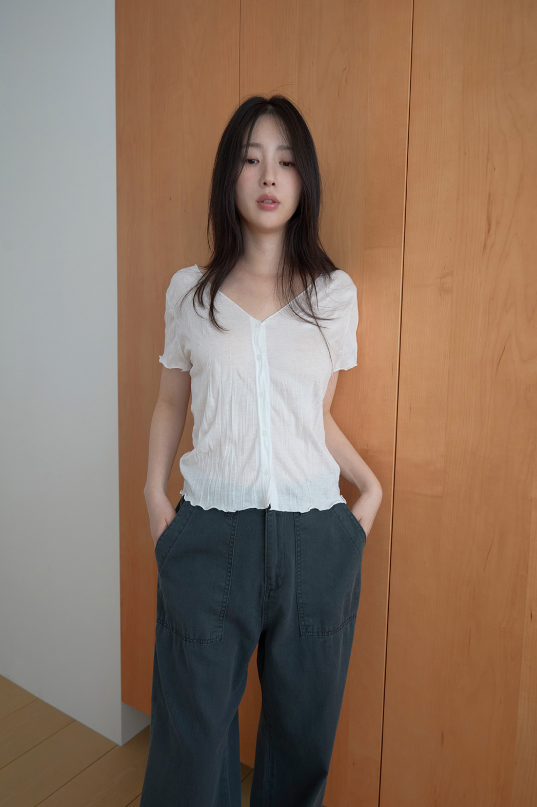 ボタンVネックプリーツベーシッククロップド無地TシャツカーディガンSS | 詳細画像23