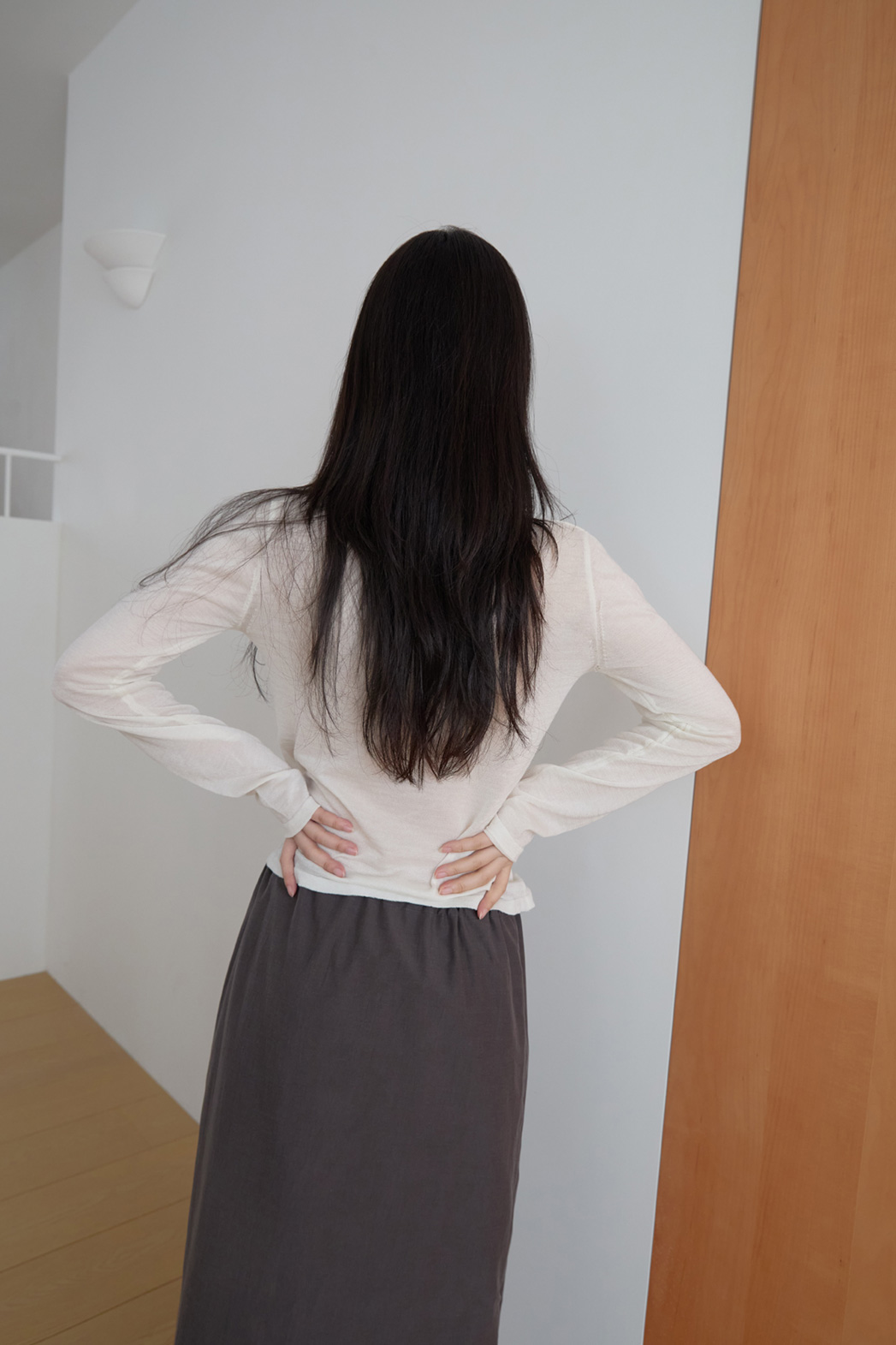 ニットシースルーシルク混シャーリングベーシックセミクロップド無地ニットSS | 詳細画像34