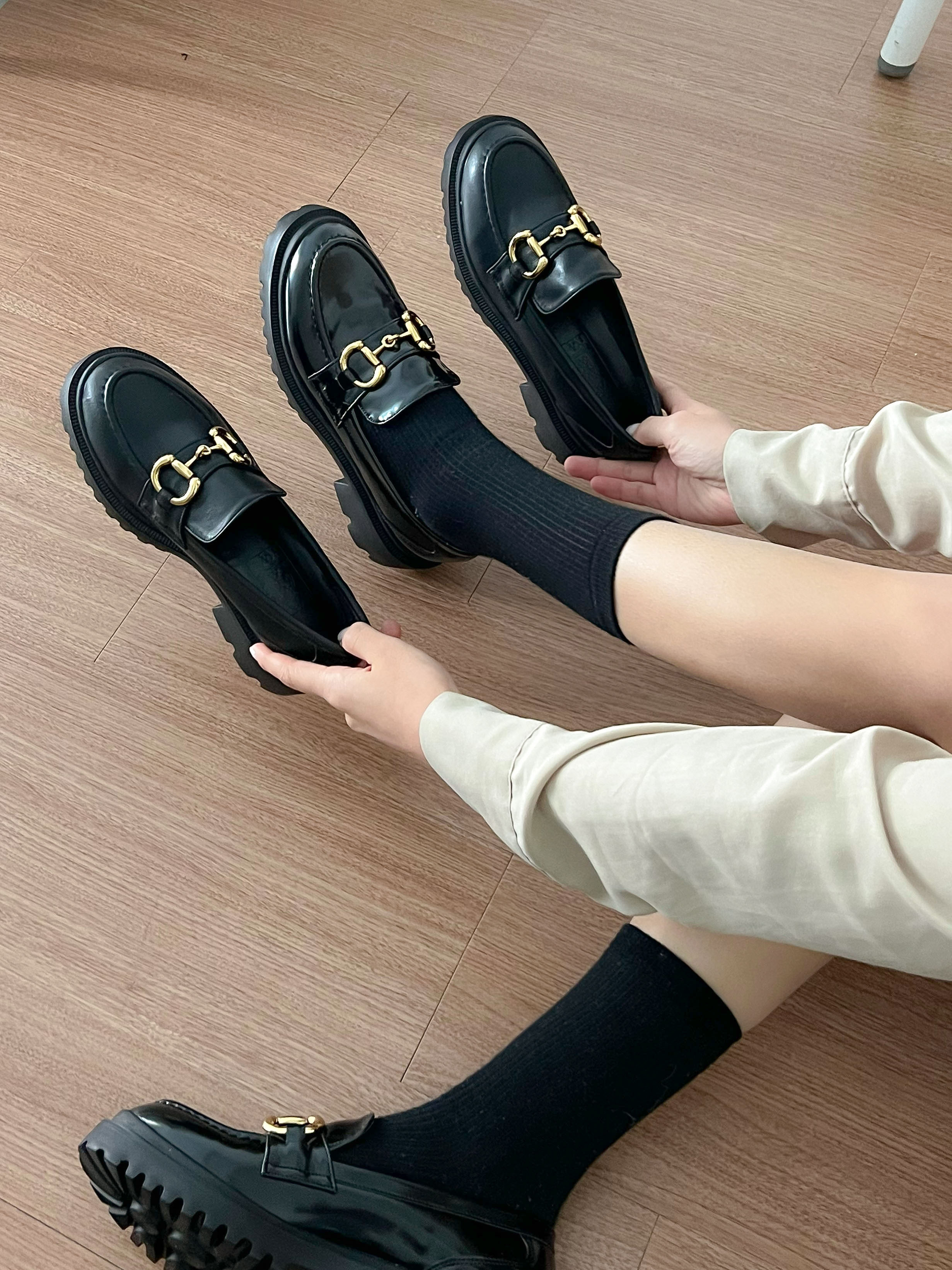 レザー調ペンダントウンドトゥローファー | 詳細画像9