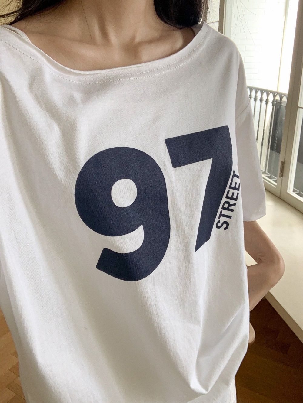 コットンオフショルダーボクシー半袖レタリングナンバーTシャツ | 詳細画像5