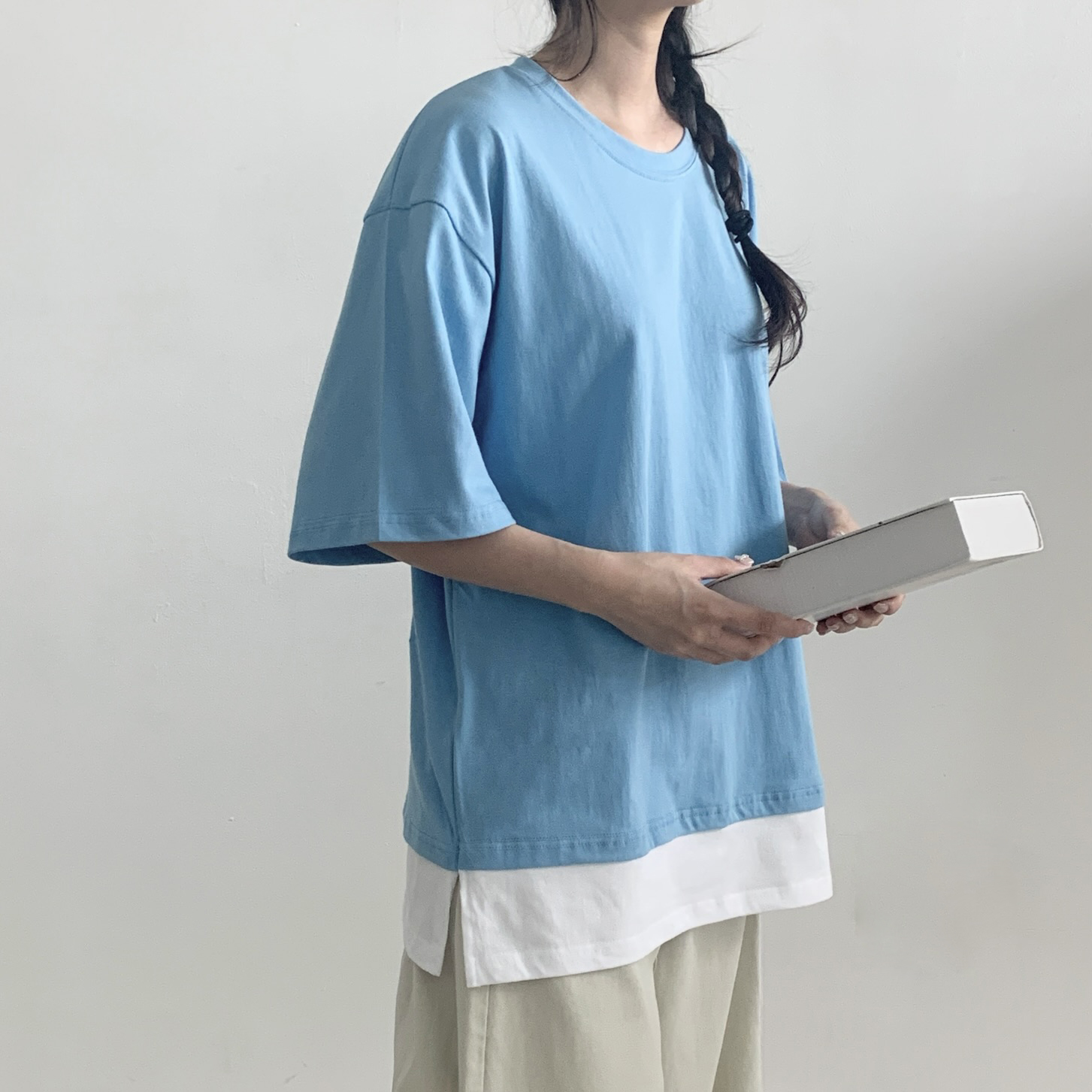 ラウンドネックスリットオーバーサイズレイヤード風ルーズドロップショルダー配色Tシャツ | 詳細画像2