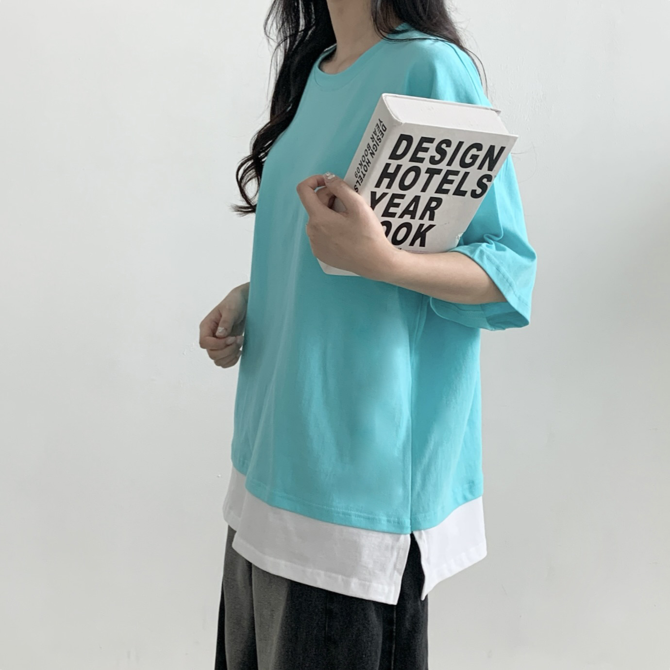 ラウンドネックスリットオーバーサイズレイヤード風ルーズドロップショルダー配色Tシャツ | 詳細画像14