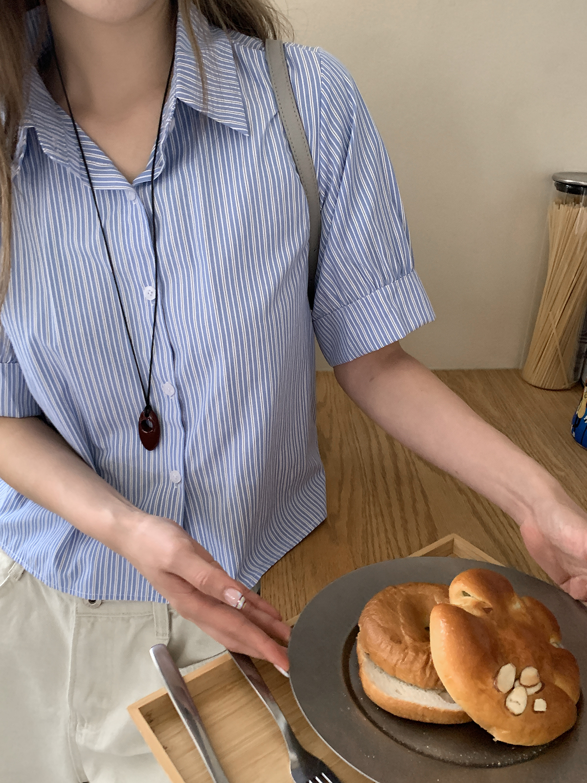 ボタンカラーギャザーセミクロップドストライプシャツ | 詳細画像10