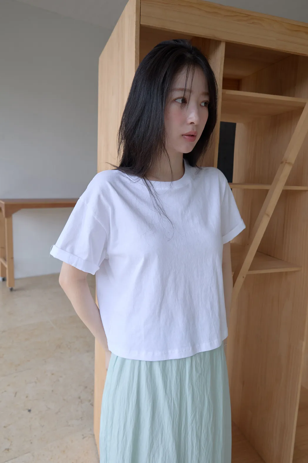 コットンラウンドネックオーバーサイズロールアップセミクロップド無地TシャツSS | 詳細画像1
