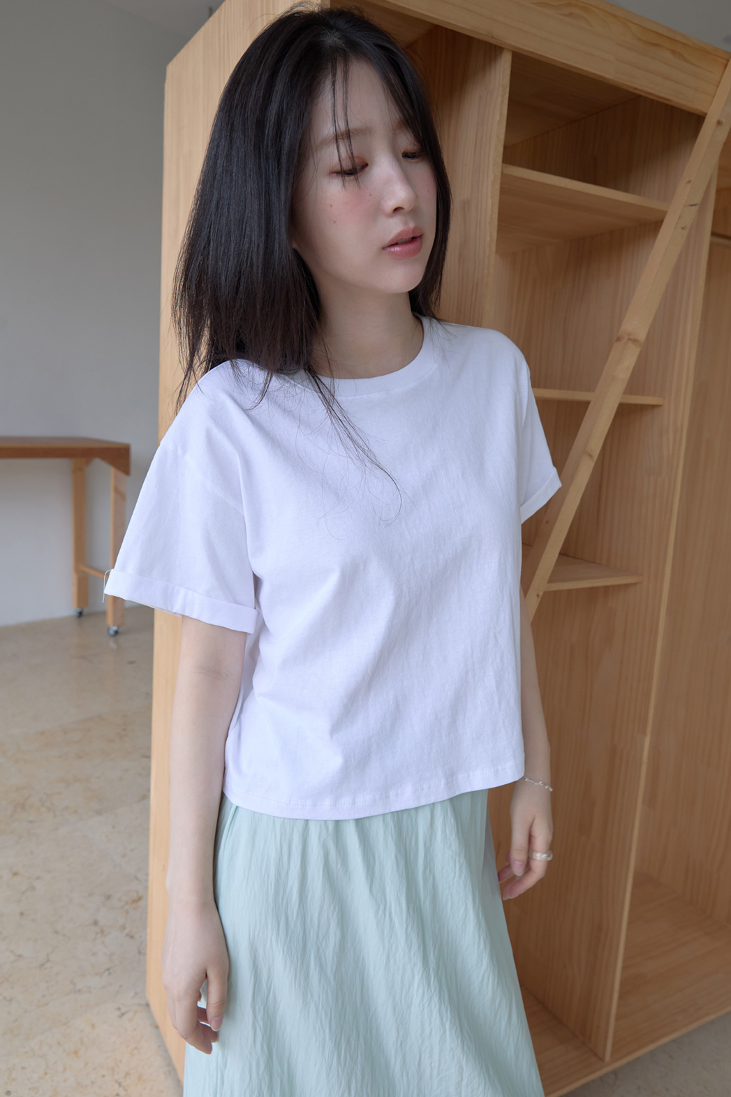 コットンラウンドネックオーバーサイズロールアップセミクロップド無地TシャツSS | 詳細画像7