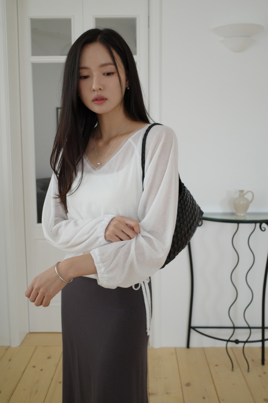 シースルーVネックオーバーサイズドロップショルダー無地Tシャツ | DHOLIC | 詳細画像8