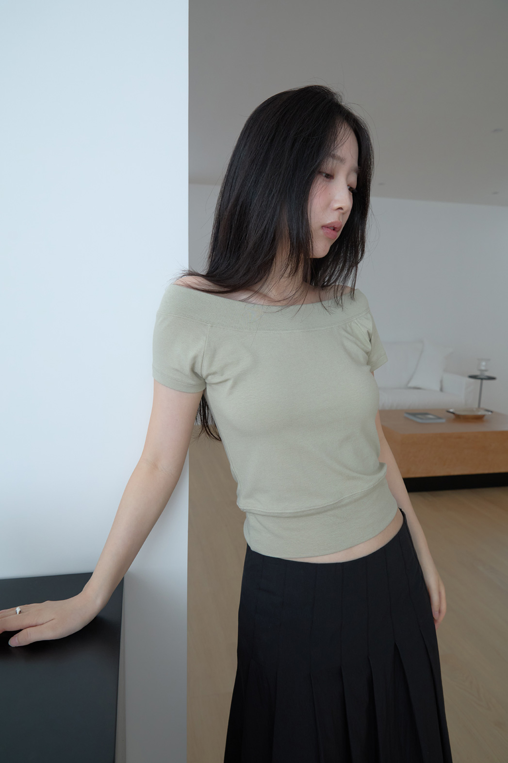 コットンオフショルダークロップドスリム無地TシャツSS | 詳細画像8