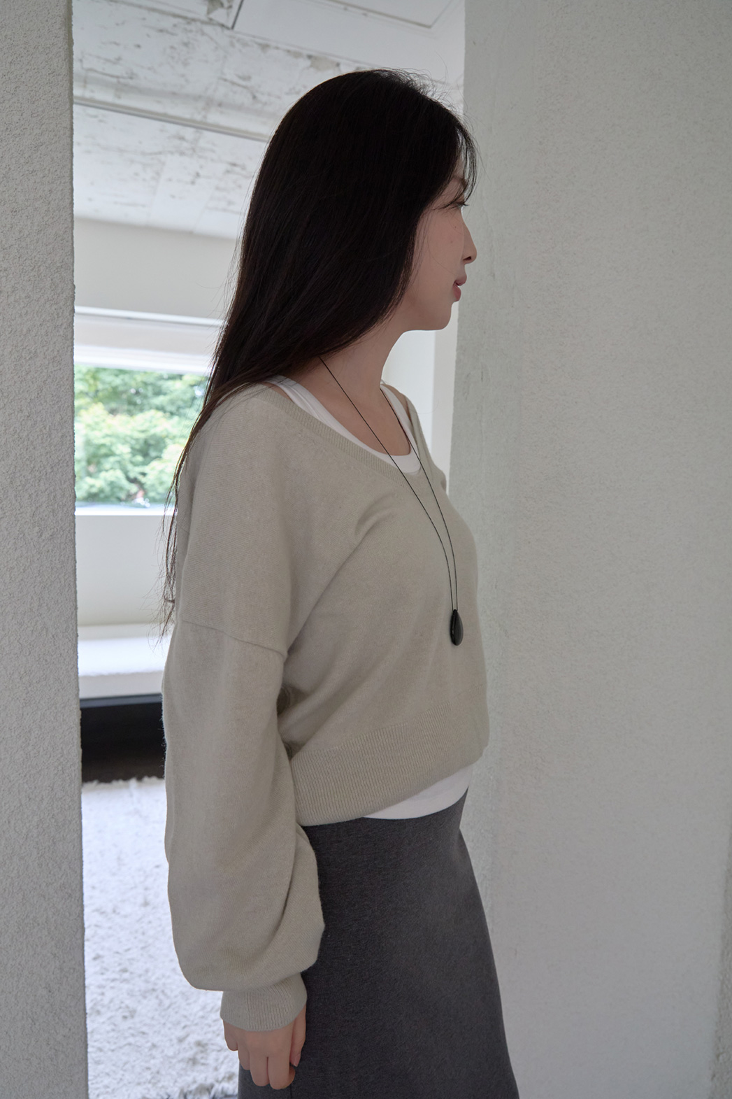 ウール混ラウンドネックセミクロップド無地ニットFW | 詳細画像8