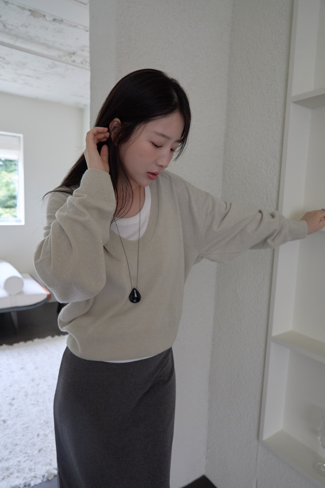 ウール混ラウンドネックセミクロップド無地ニットFW | 詳細画像13