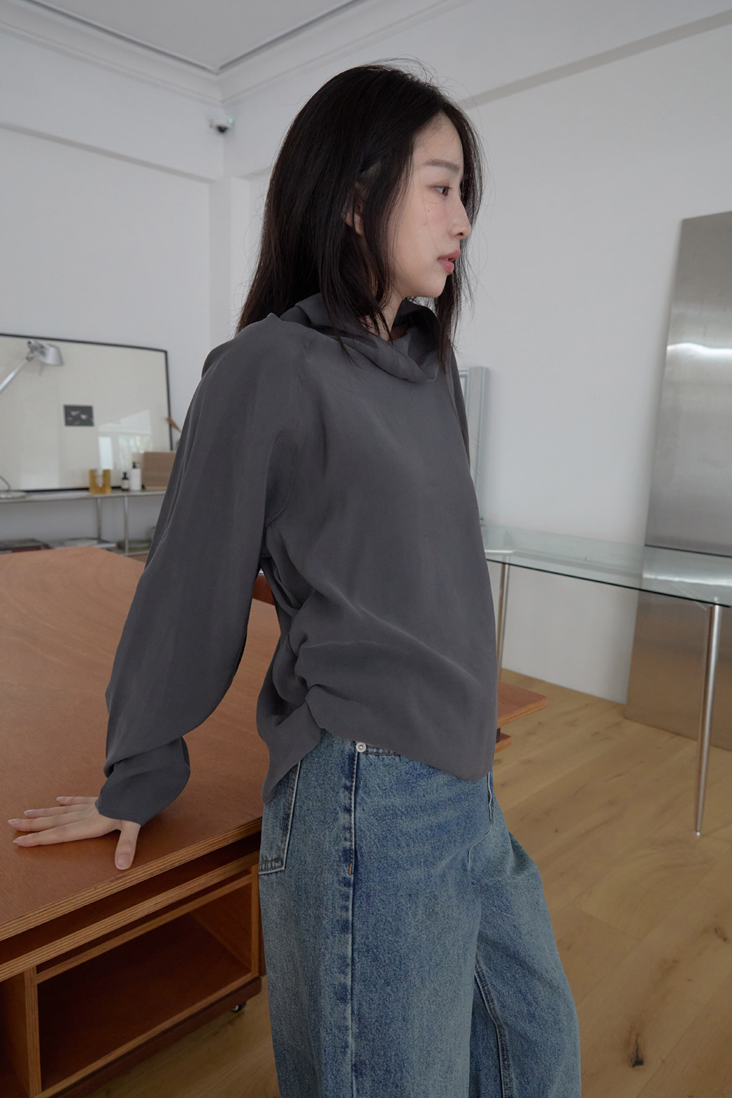 ドレープハイネックギャザーセミクロップド無地ブラウスFW | 詳細画像16