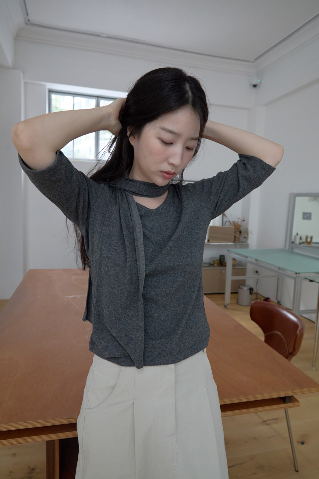 起毛Vネックスリムスカーフネックセミクロップド無地TシャツFW | 詳細画像17