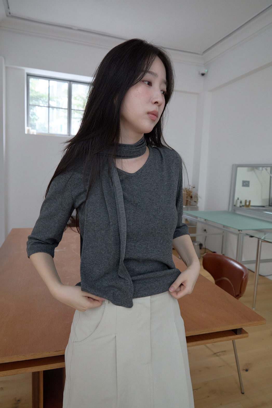 起毛Vネックスリムスカーフネックセミクロップド無地TシャツFW | 詳細画像18