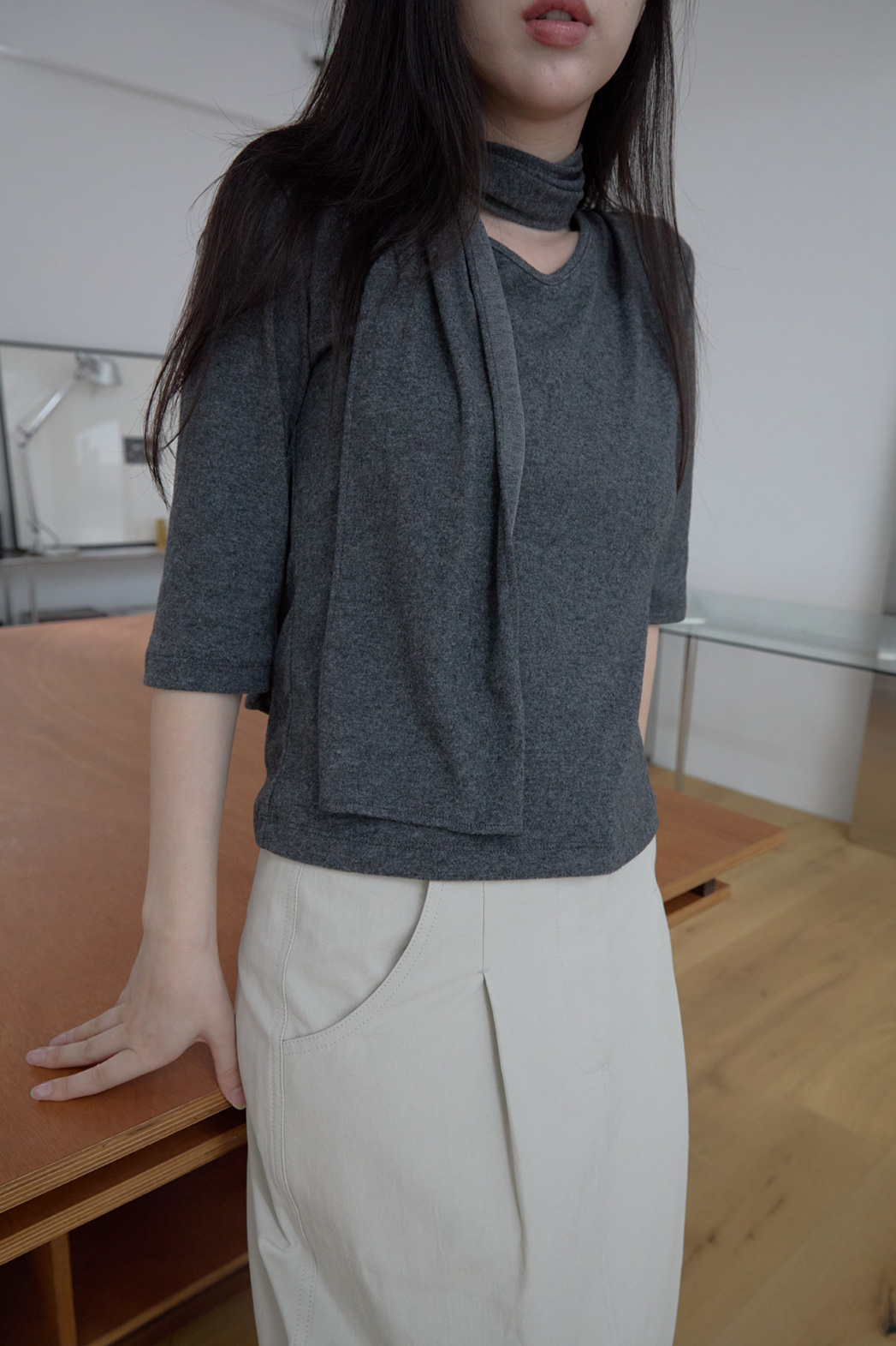 起毛Vネックスリムスカーフネックセミクロップド無地TシャツFW | 詳細画像19