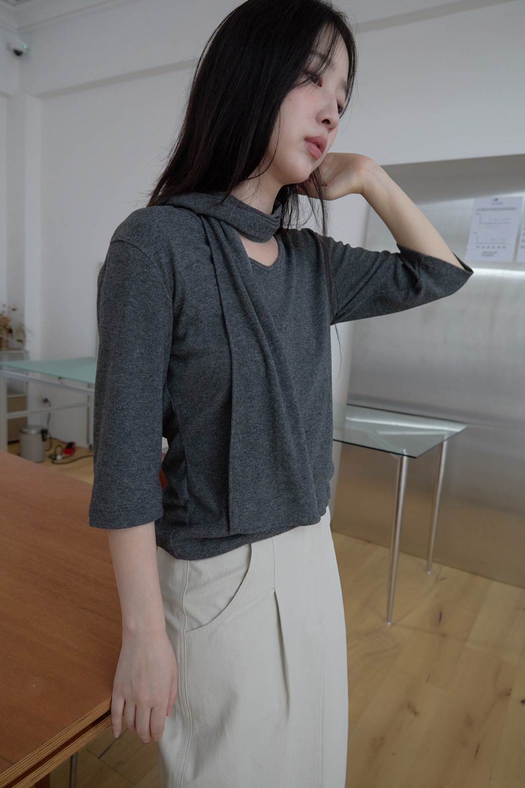 起毛Vネックスリムスカーフネックセミクロップド無地TシャツFW | 詳細画像26