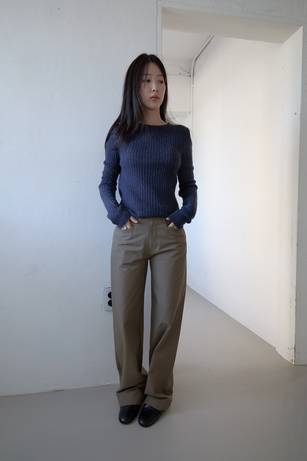 アルパカ混紡ラウンドネックスリムリブ無地ニットFW | 詳細画像19