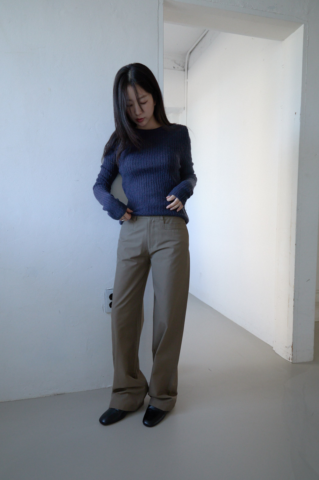 アルパカ混紡ラウンドネックスリムリブ無地ニットFW | 詳細画像20