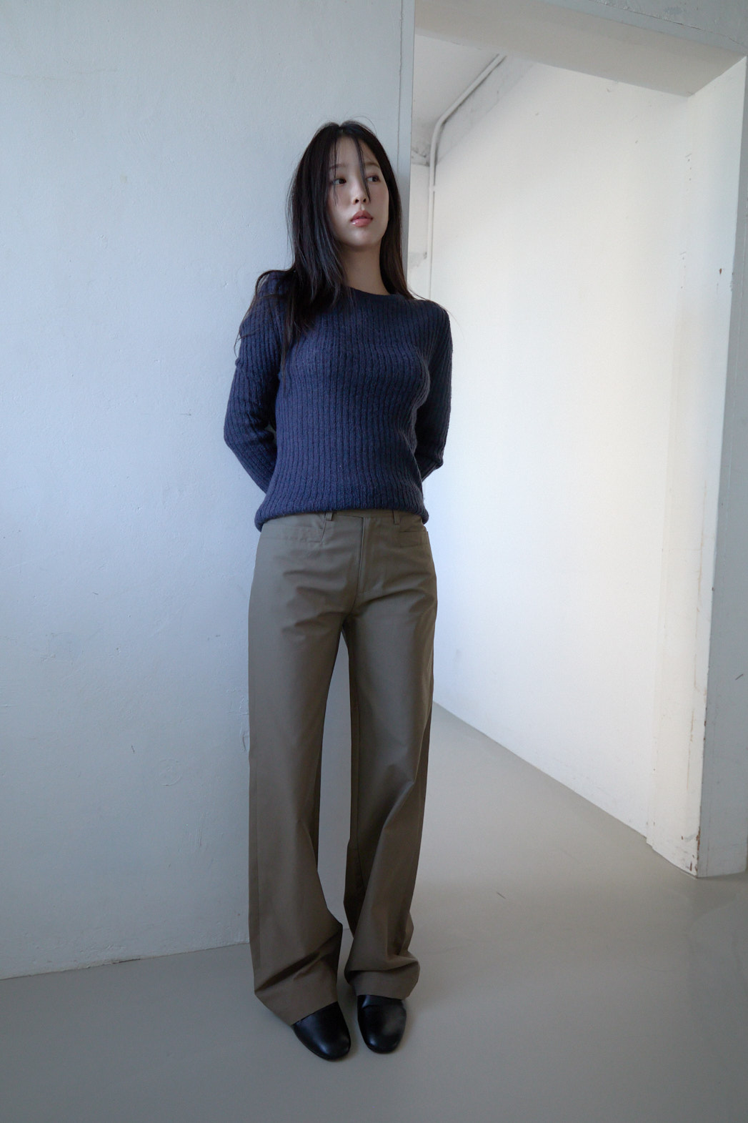 アルパカ混紡ラウンドネックスリムリブ無地ニットFW | 詳細画像21