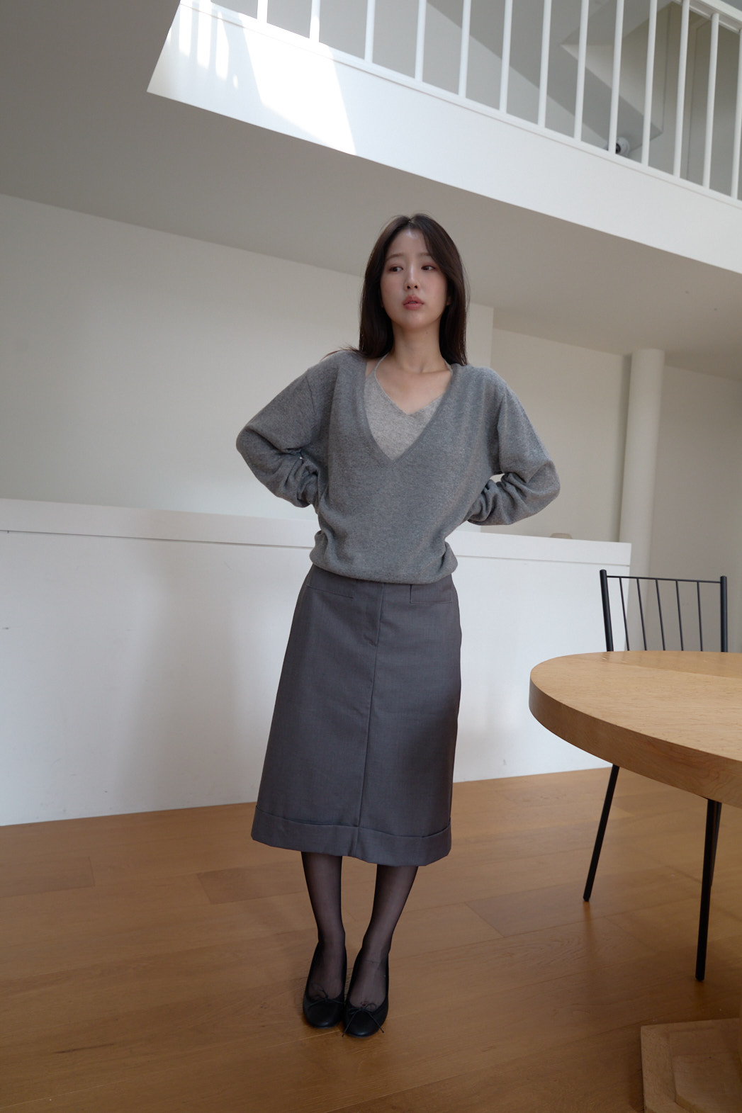 ウール混カシミヤ混Vネックベーシックセミクロップド無地ニットFW | 詳細画像3
