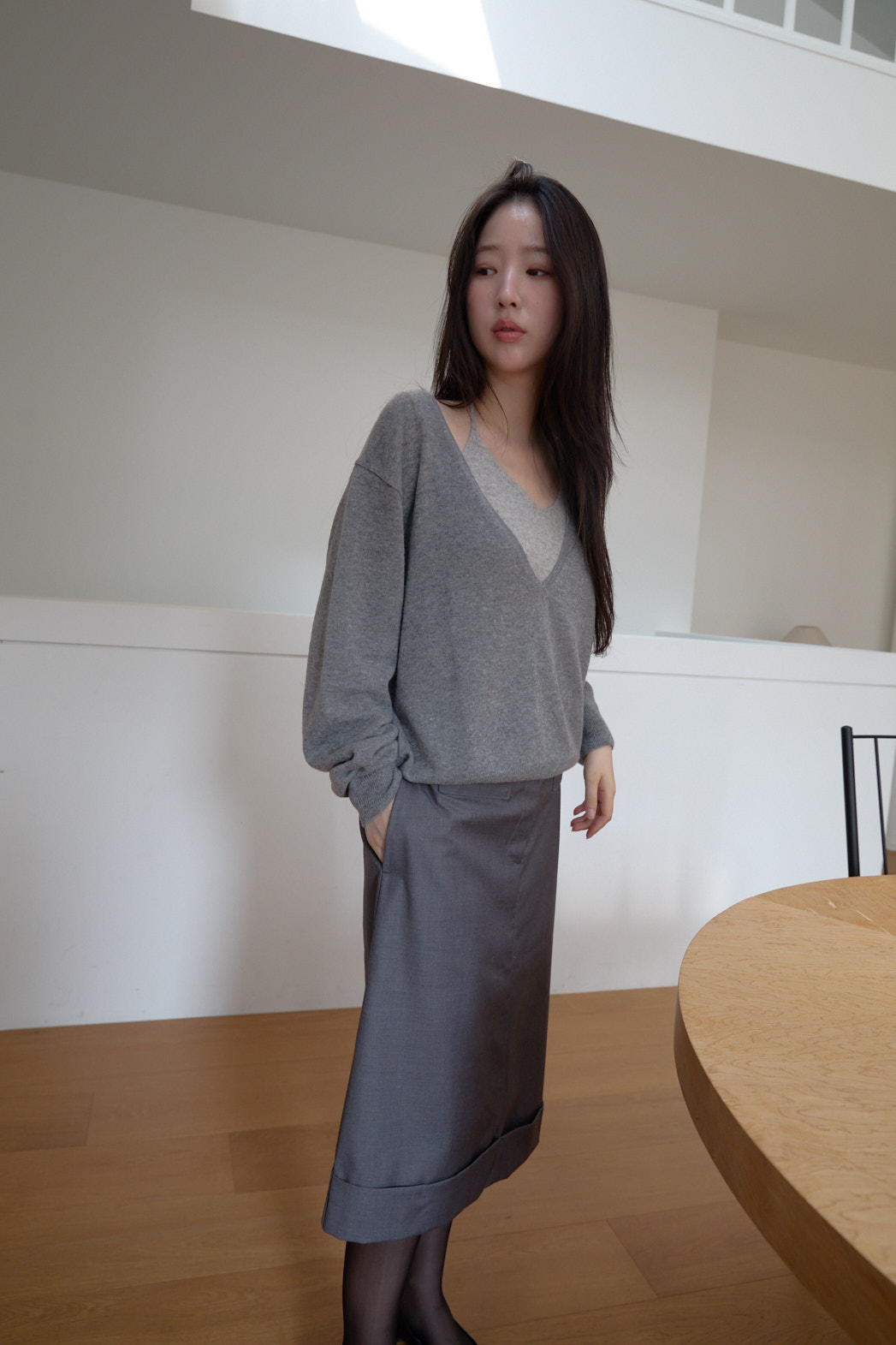 ウール混カシミヤ混Vネックベーシックセミクロップド無地ニットFW | 詳細画像6