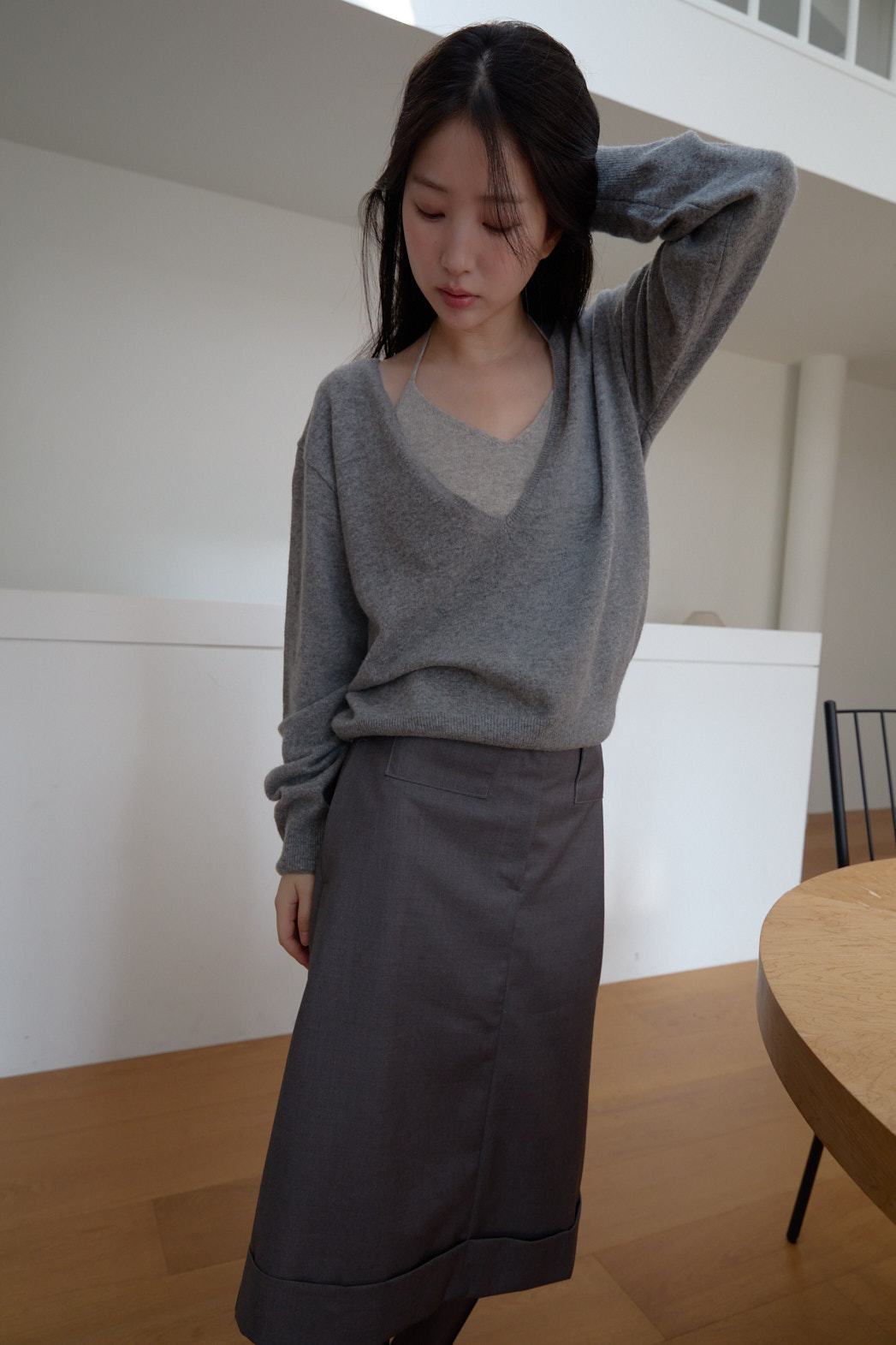 ウール混カシミヤ混Vネックベーシックセミクロップド無地ニットFW | 詳細画像7