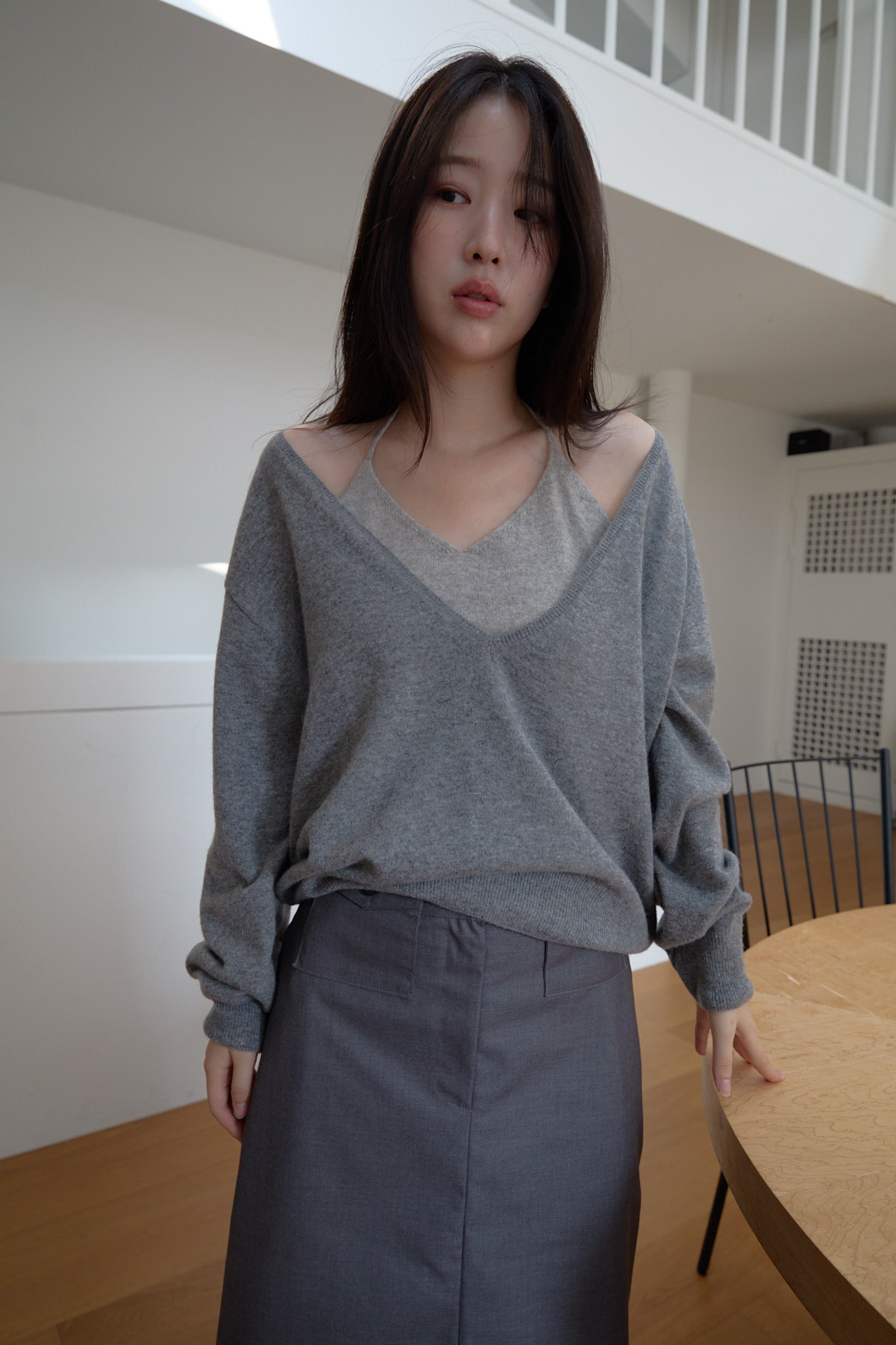 ウール混カシミヤ混Vネックベーシックセミクロップド無地ニットFW | 詳細画像8