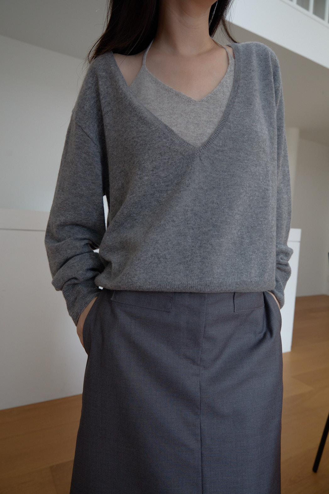 ウール混カシミヤ混Vネックベーシックセミクロップド無地ニットFW | 詳細画像9