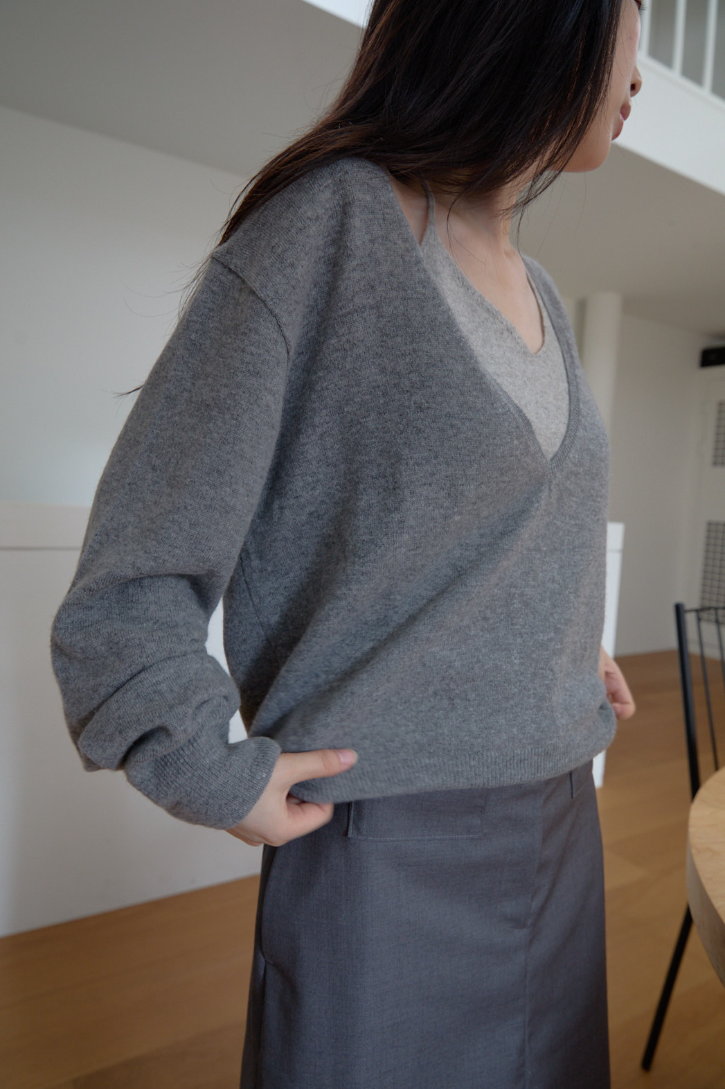 ウール混カシミヤ混Vネックベーシックセミクロップド無地ニットFW | 詳細画像10