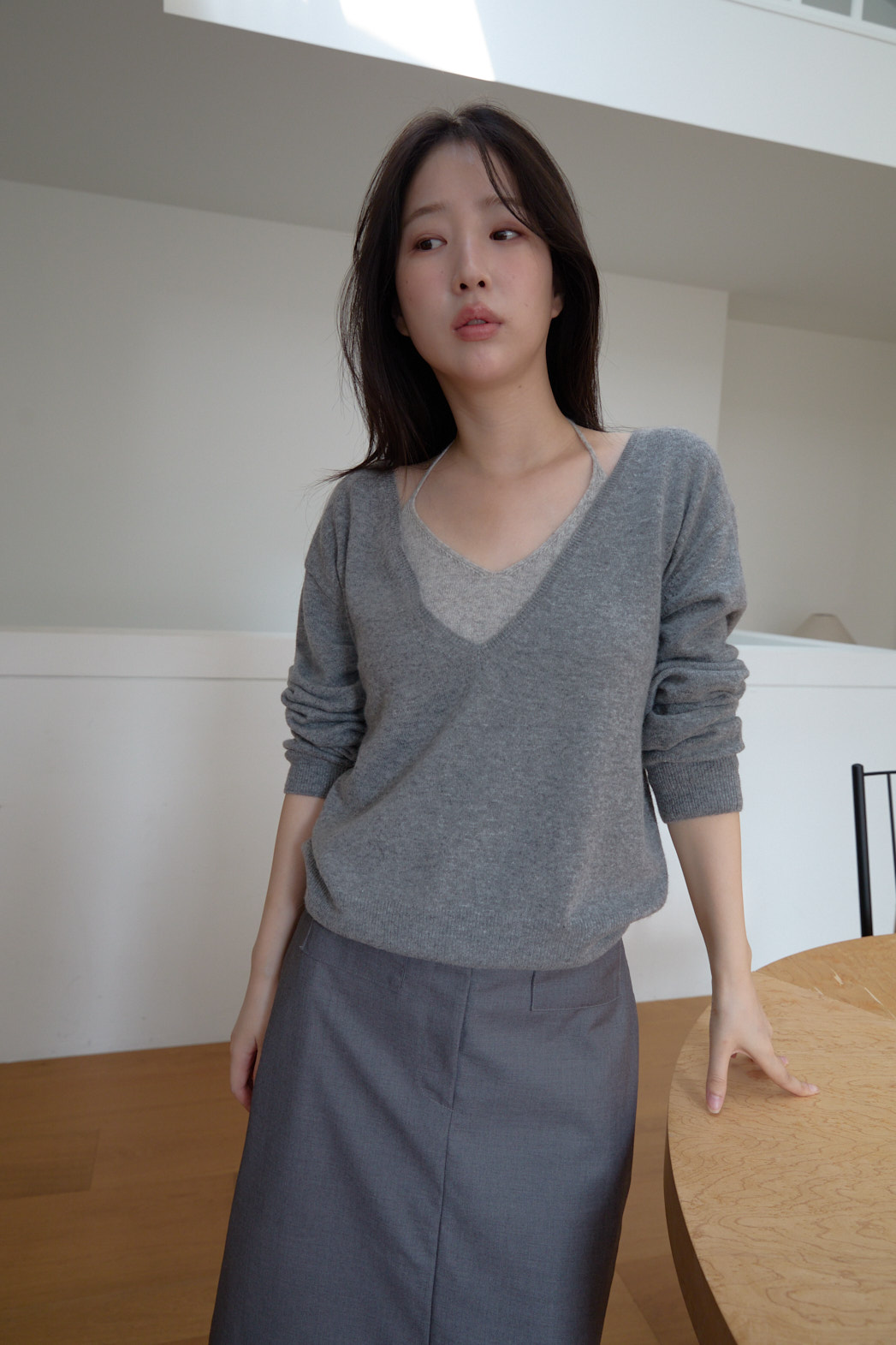 ウール混カシミヤ混Vネックベーシックセミクロップド無地ニットFW | 詳細画像12
