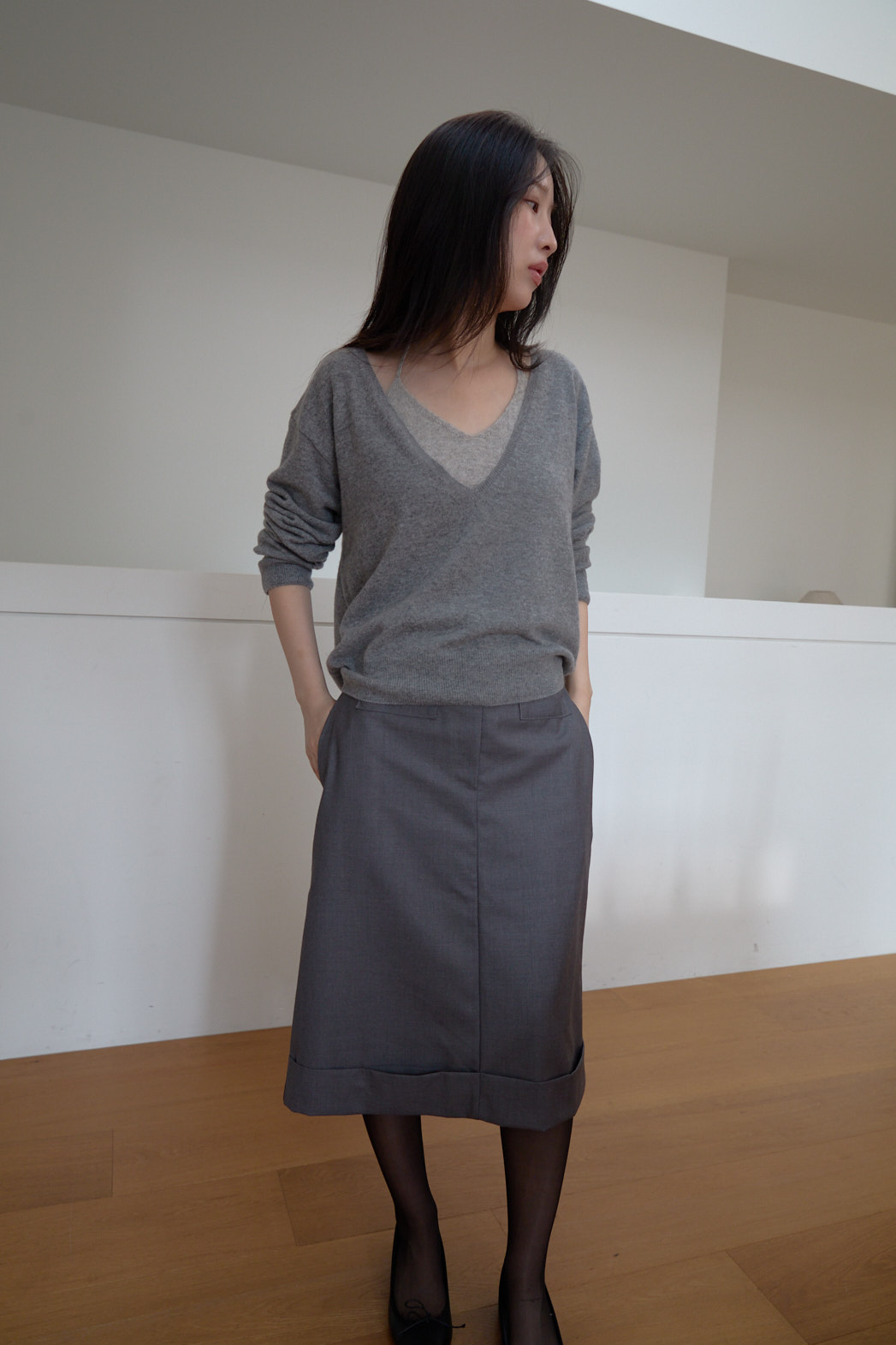 ウール混カシミヤ混Vネックベーシックセミクロップド無地ニットFW | 詳細画像15