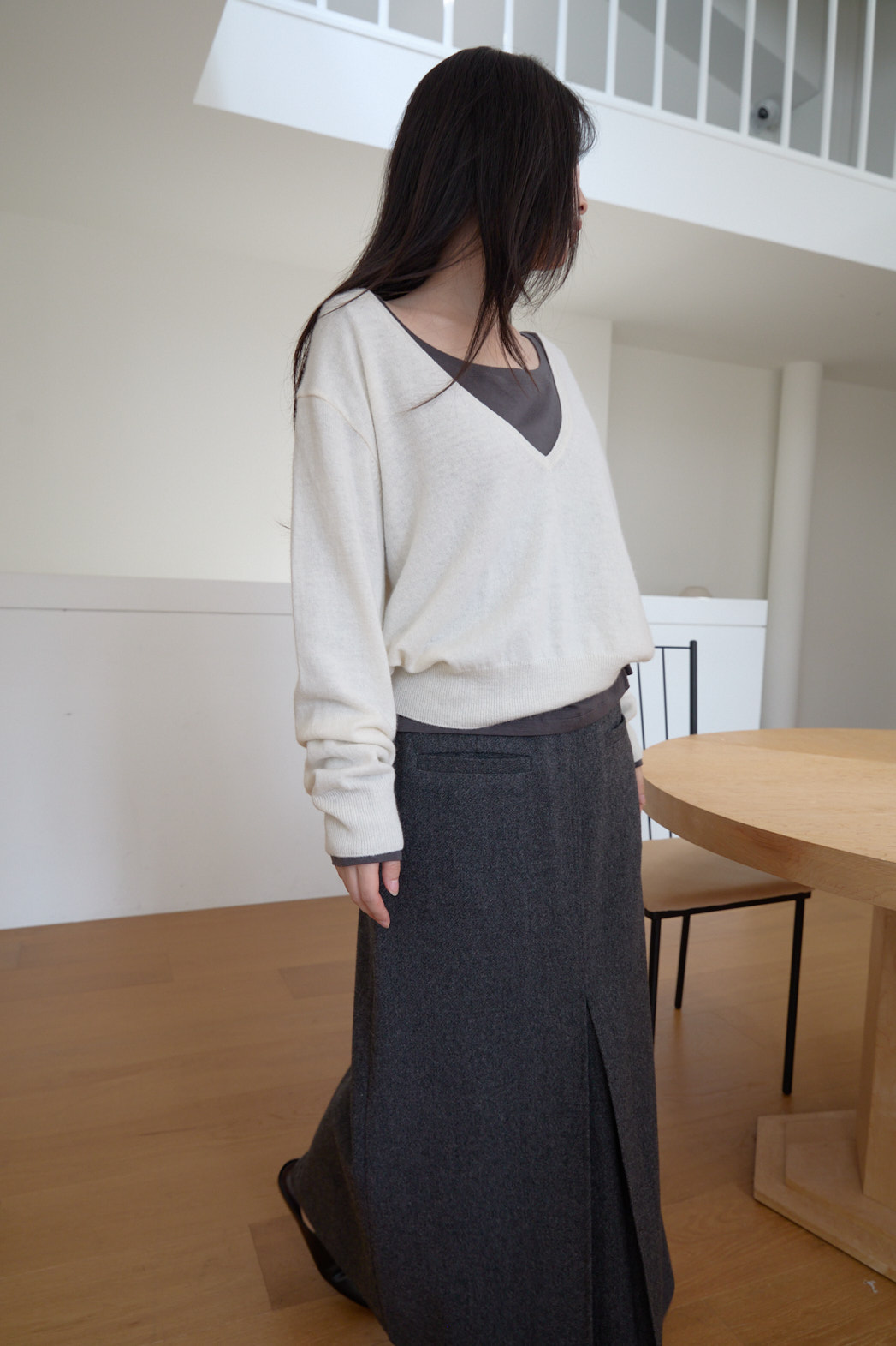 ウール混カシミヤ混Vネックベーシックセミクロップド無地ニットFW | 詳細画像21