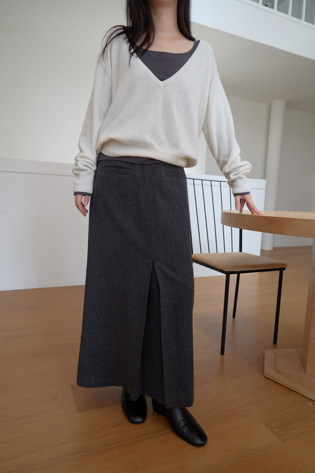ウール混カシミヤ混Vネックベーシックセミクロップド無地ニットFW | 詳細画像25