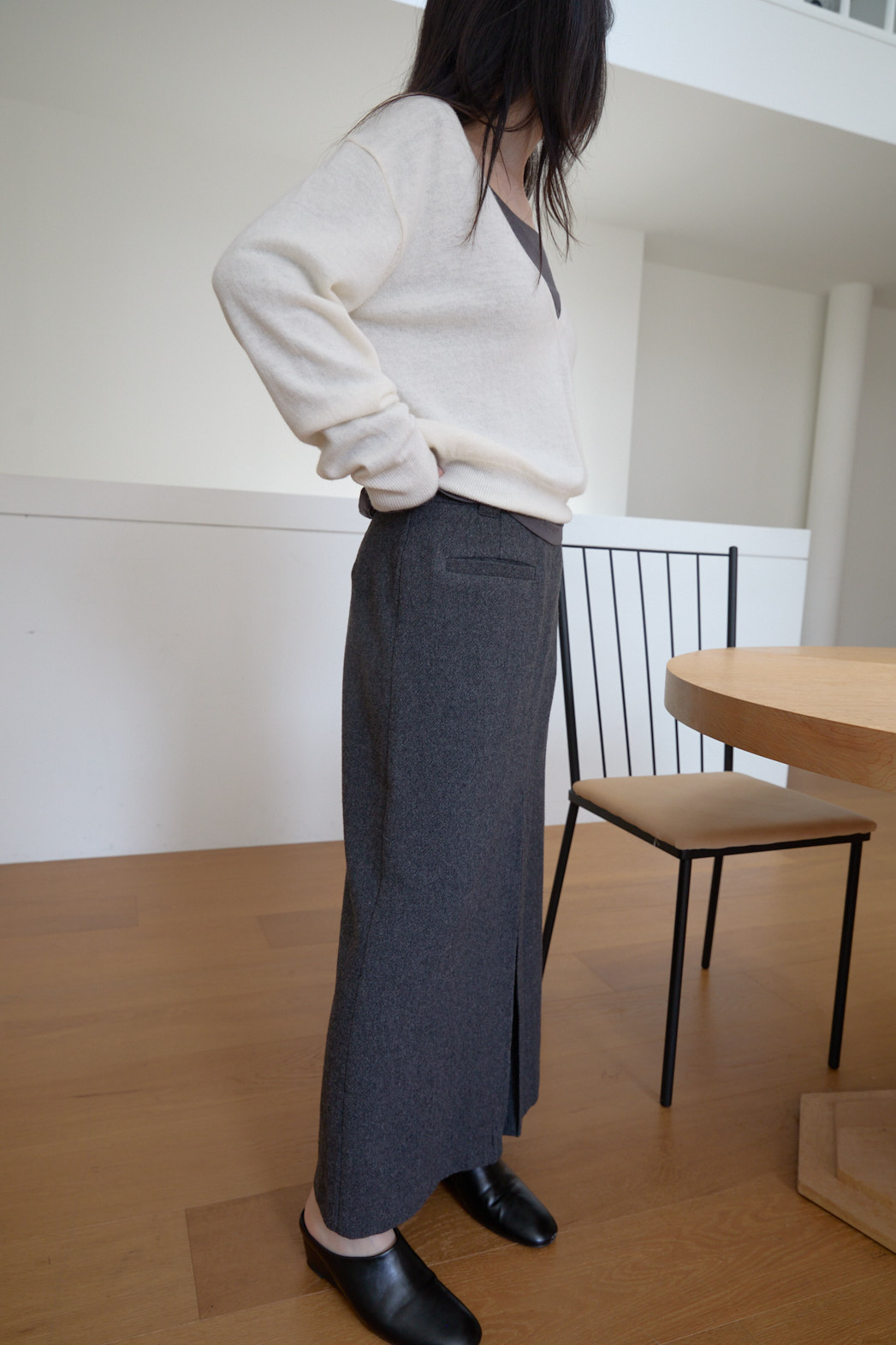 ウール混カシミヤ混Vネックベーシックセミクロップド無地ニットFW | 詳細画像27