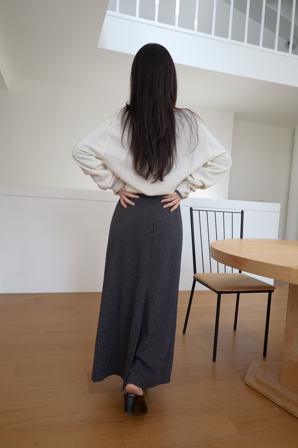 ウール混カシミヤ混Vネックベーシックセミクロップド無地ニットFW | 詳細画像28