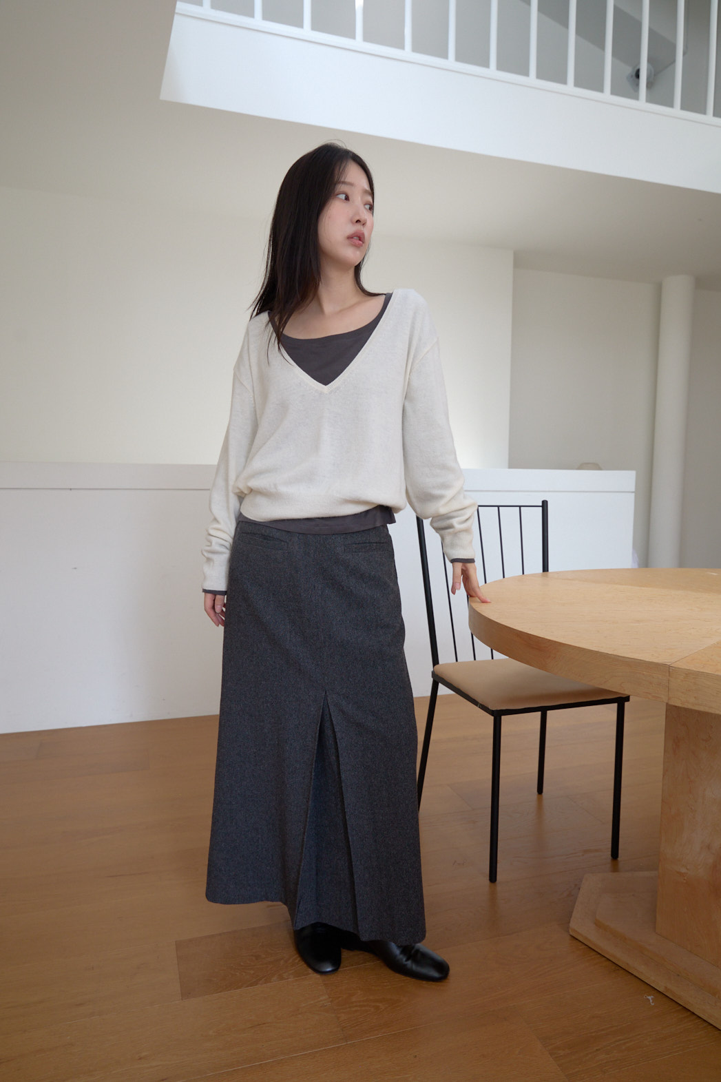 ウール混カシミヤ混Vネックベーシックセミクロップド無地ニットFW | 詳細画像30