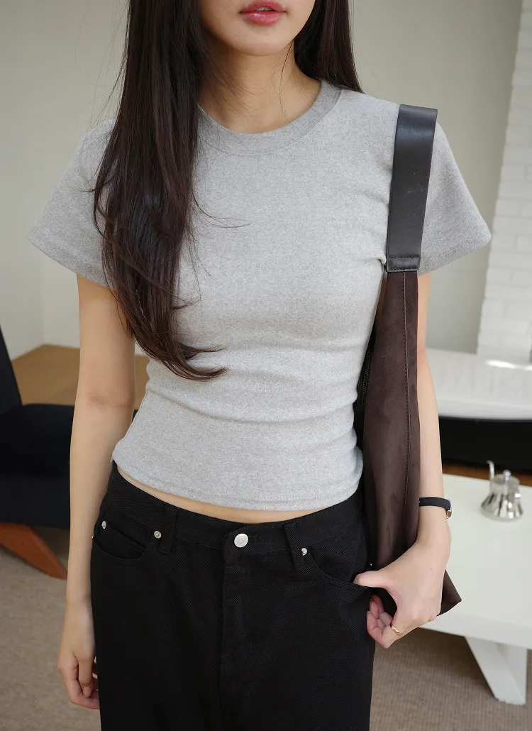 ピーチ起毛ラウンドネックベーシック半袖Tシャツ | DHOLIC | 詳細画像1