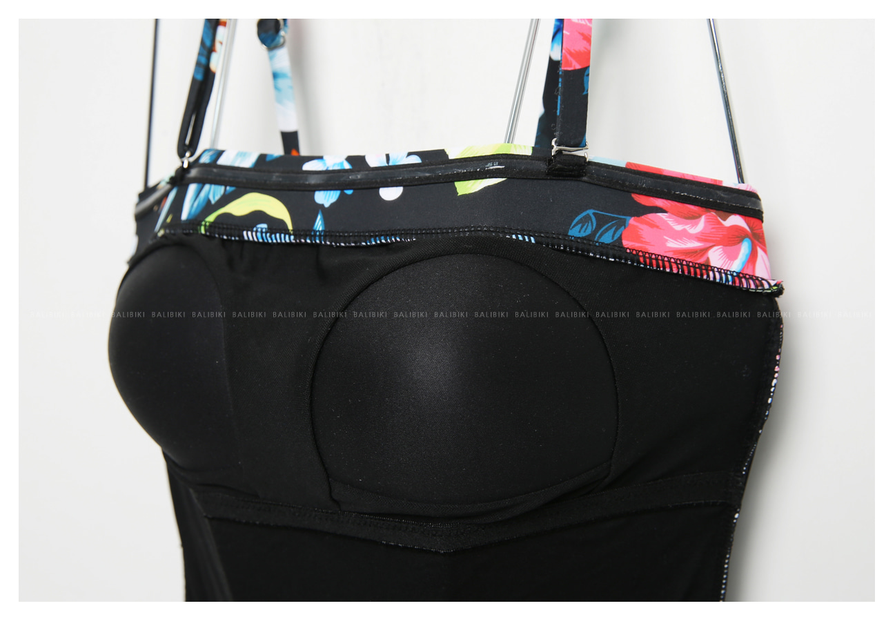 Salty and SEA Swim 今期完売品　ハイビスカス　ワンピース水着 Salty and SEA Swim 今期完売品 ハイビスカス ワンピース水着