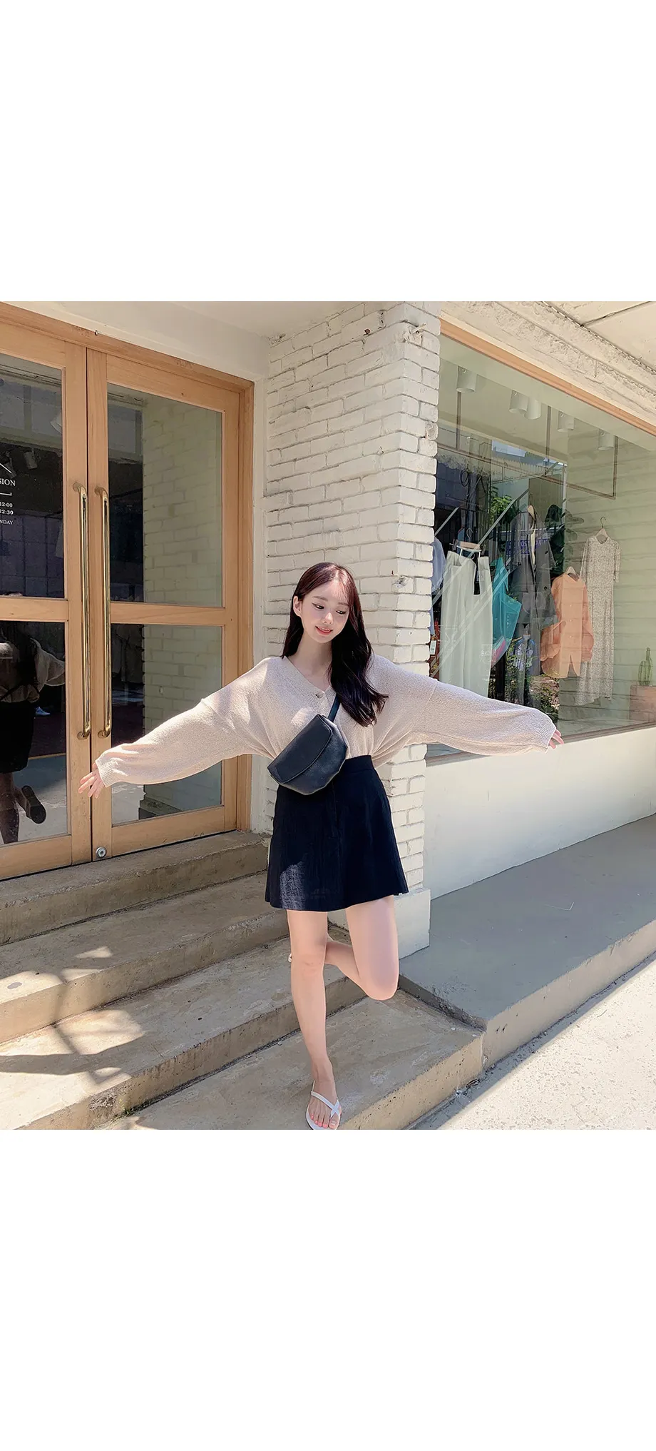 리리앤코 토리야 브이넥 니트 가디건