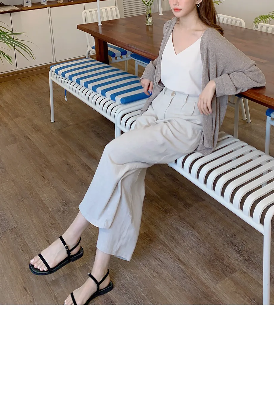 리리앤코 토리야 브이넥 니트 가디건