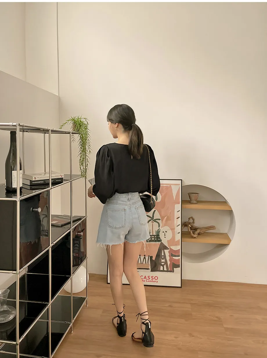 리리앤코 샤롤린 퍼프 블라우스