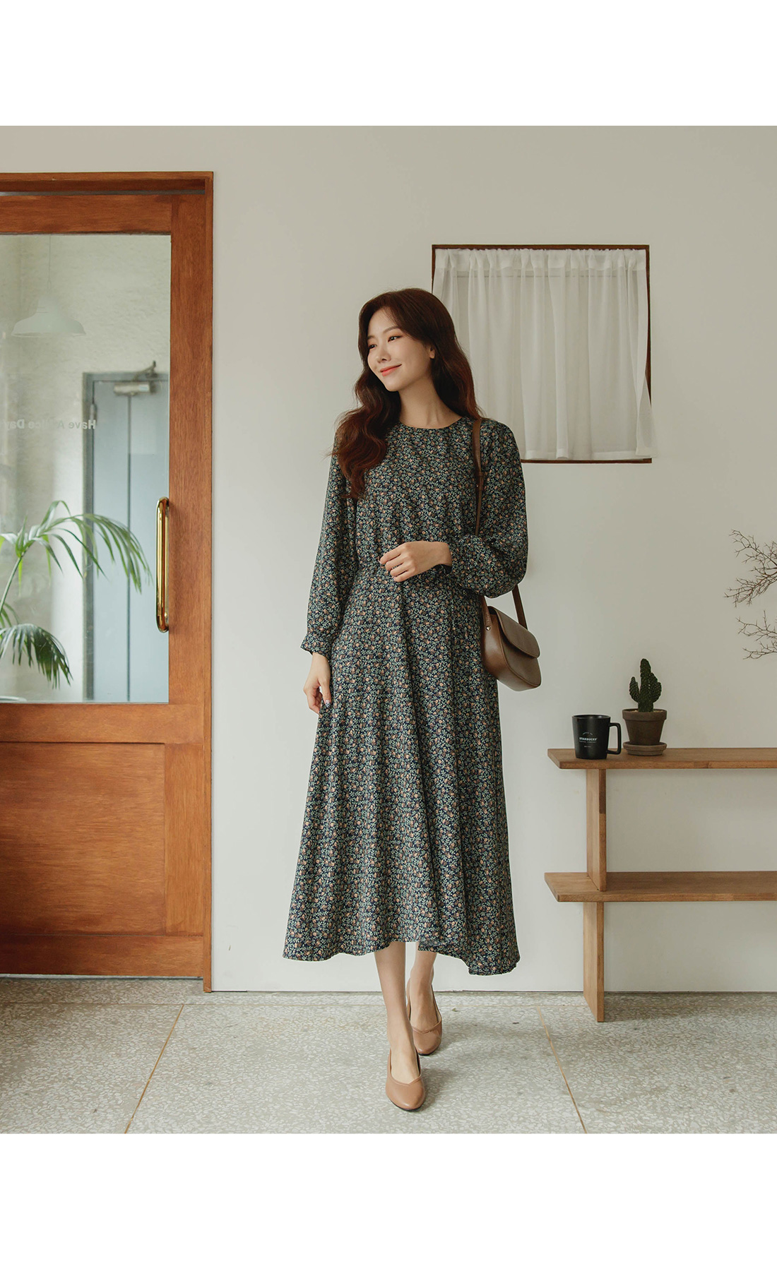 ストラップ付花柄ラウンドネックロングワンピース | レディース