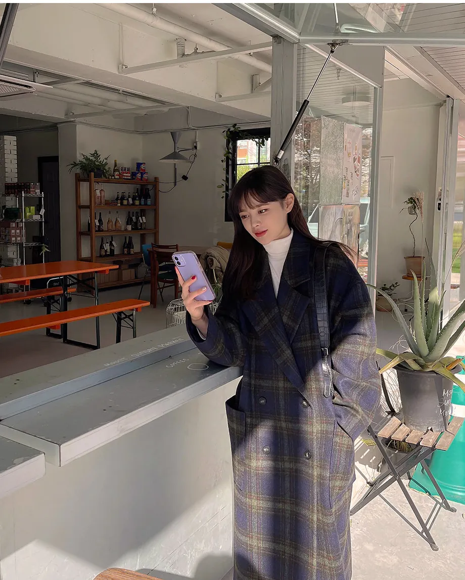 리리앤코 하플링 더블버튼 체크 뒷트임 롱 코트