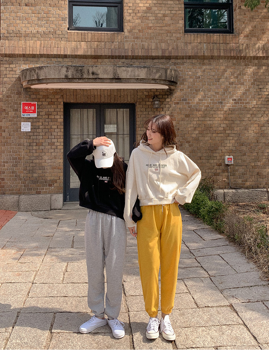 10729【美品】フェンディ☆カリグラフィー刺繍ロゴ短だけどクロップド丈パーカー 10729【美品】フェンディ☆カリグラフィー刺繍ロゴ短だけどクロップド