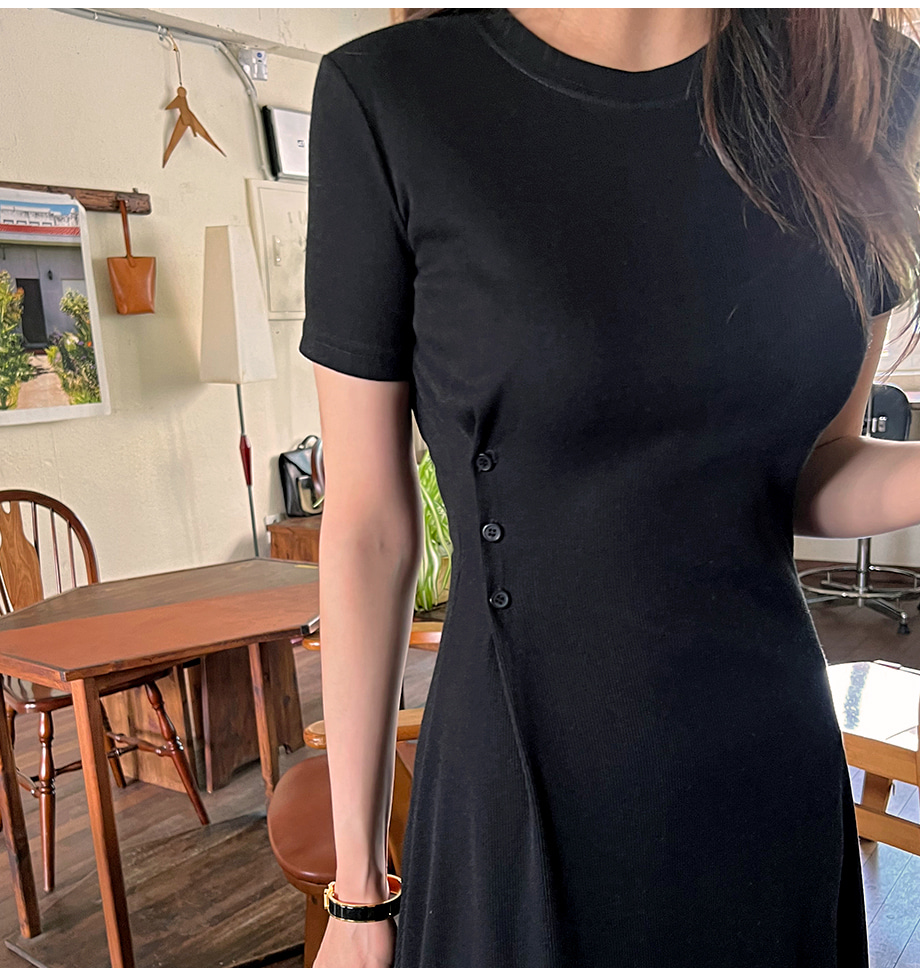 サイドボタン半袖スリムワンピース | レディースファッション