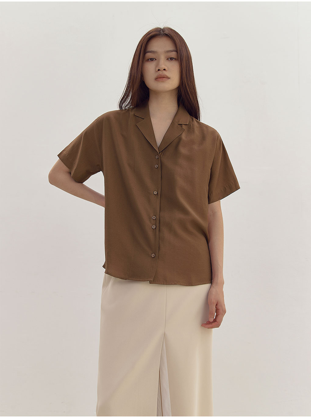 オープンカラー半袖ブラウス(ブラウン) | レディースファッション通販