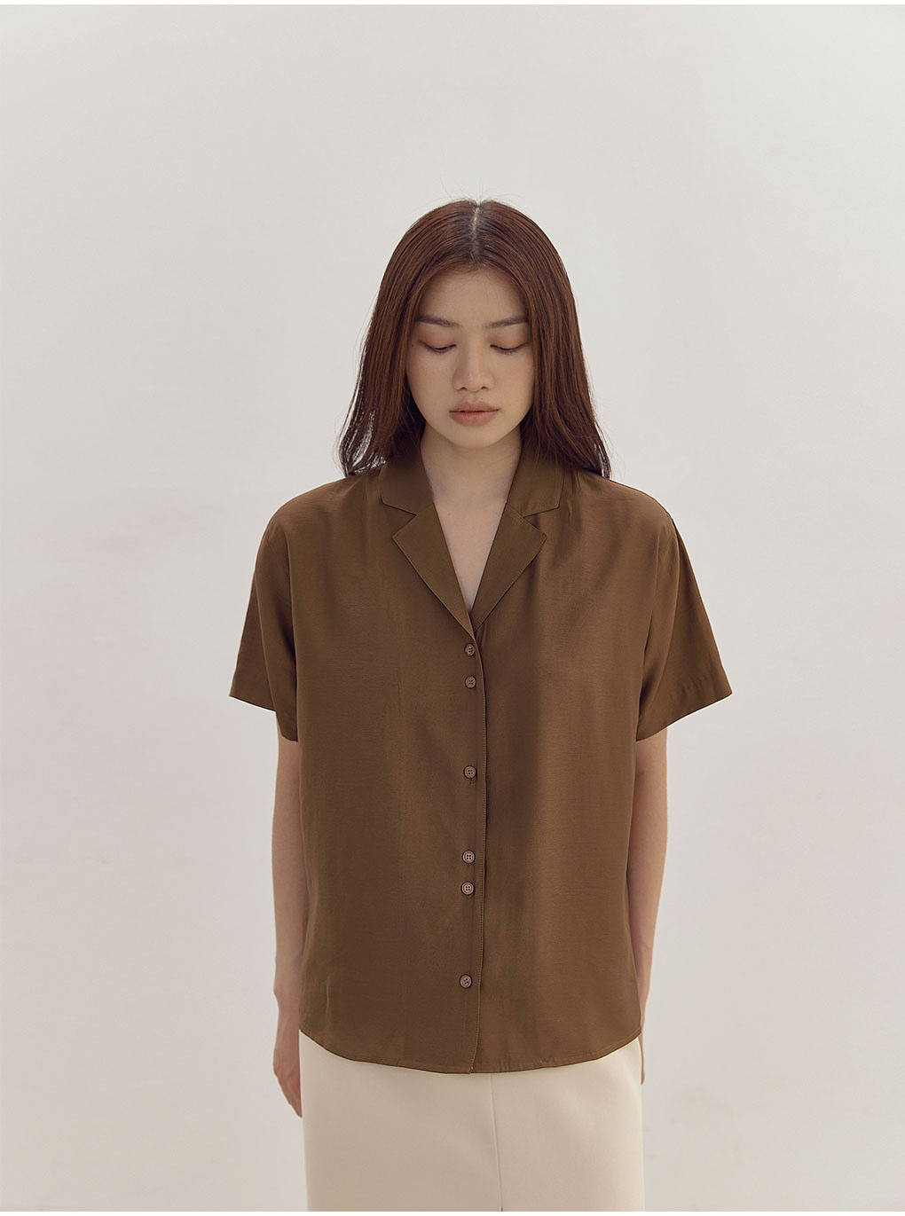 オープンカラー半袖ブラウス(ブラウン) | レディースファッション通販
